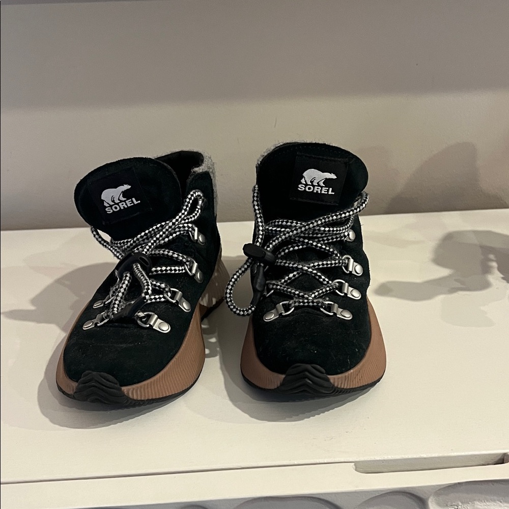 Sorel Black and Tan Lace-Up Boots